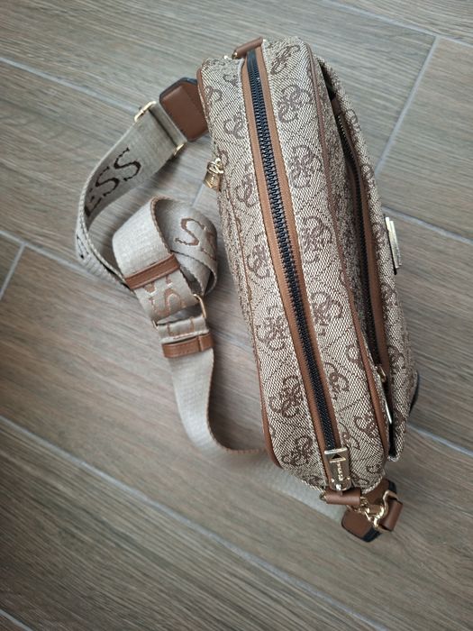 Дамска чанта Guess