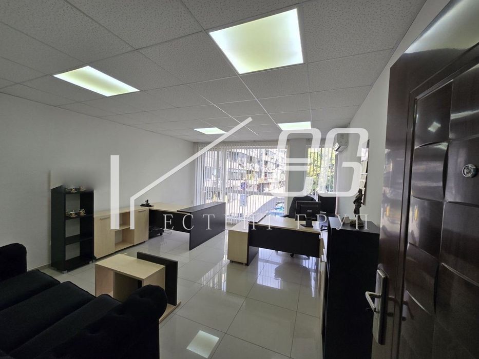 Дава се под наем Офис в Варна, Колхозен пазар - 70 кв.м за 797.64 € - Снимка #1