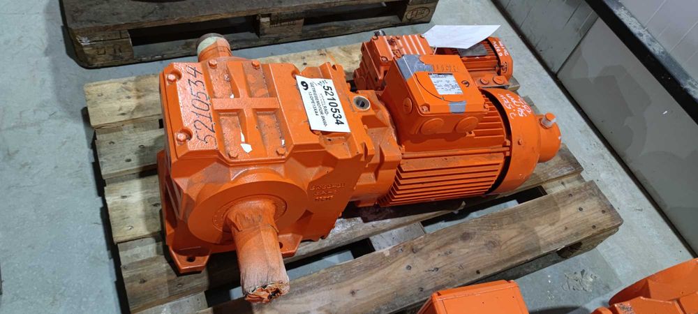 Motor electric trifazat cu reductor Bauer 7.5kW 54rpm 380V