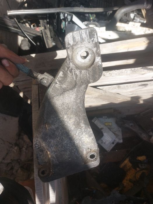 Лапа двигател Бмв е60 520д 177кс е61 bmw e60 e61 520d n47