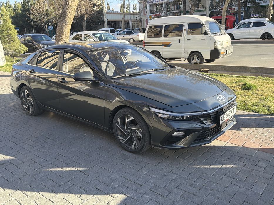 Hyundai Elantra 2023 kraskasi tozza yangi moshina