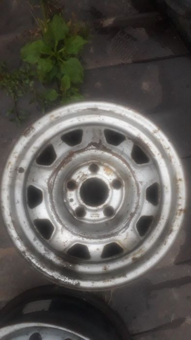 Продам диски разные, один R15 и два R14