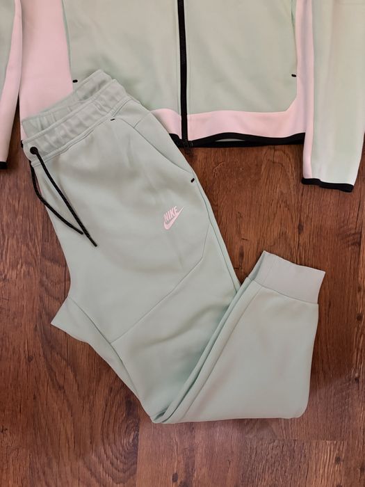 Nike tech fleece mint зелен анцунг tracksuit Оригинален!