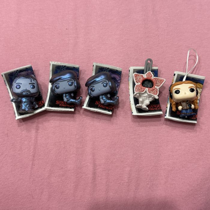 киндер очень странные дела