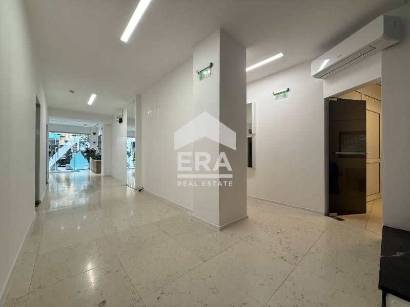 Дава се под наем Магазин в София, Център - 150 кв.м за 5000 € - Снимка #2