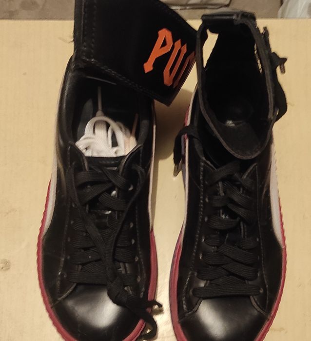 De vânzare pantofi sport