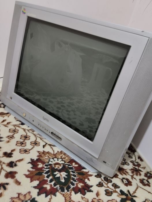 Televizor_LG_300.000