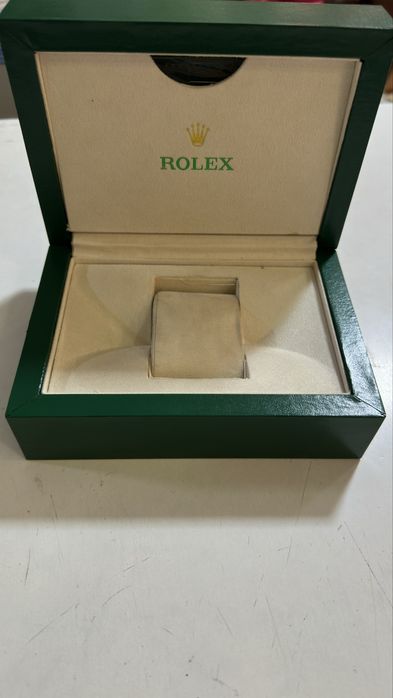 Soat rolex date just yaxshi holatda mexanizmi batareyka kun hafta bor