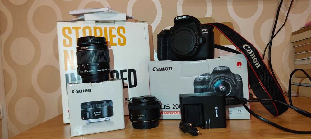 Фотоапарат Canon EOS 2000D + обектив Canon EF-S 18-55mm f/3.5-5.6 IS
