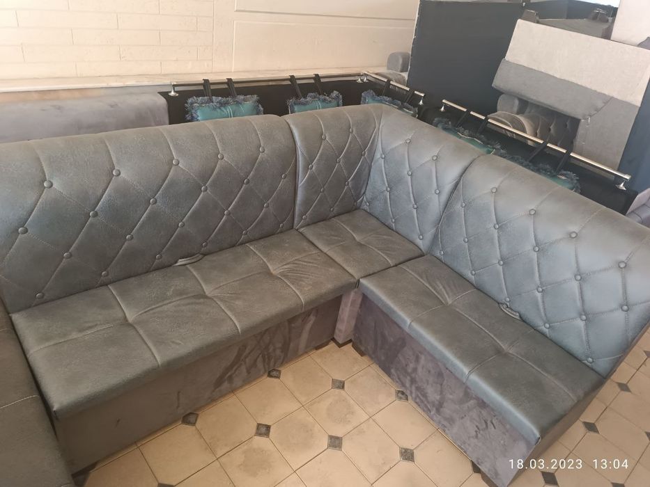 Уголок диван кухонный 180×150 комплект стол пуфики