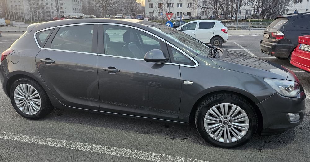 OPEL Astra 2011 — imagine 8