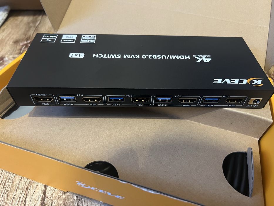 KVM Switch 4K 60Hz 4 Porturi HDMI / USB 3.0 KCEVE - Nou