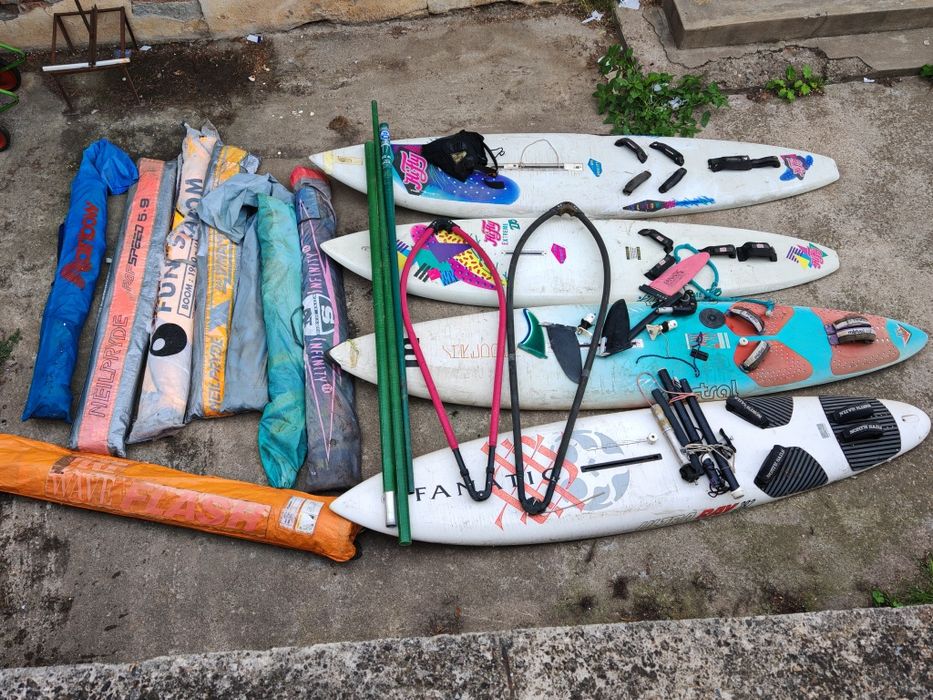 Placi windsurfing, 4 buc, șase pânze, un catarg de 2 dimensiuni,și alte accesorii