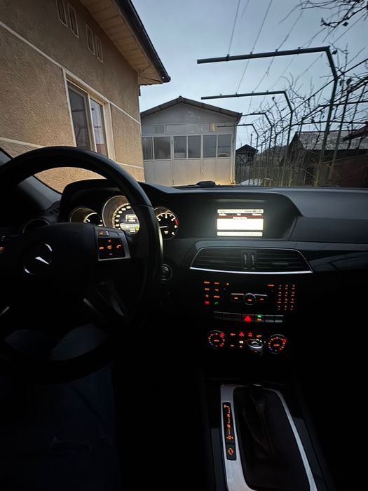 Mercedes  Benz C180