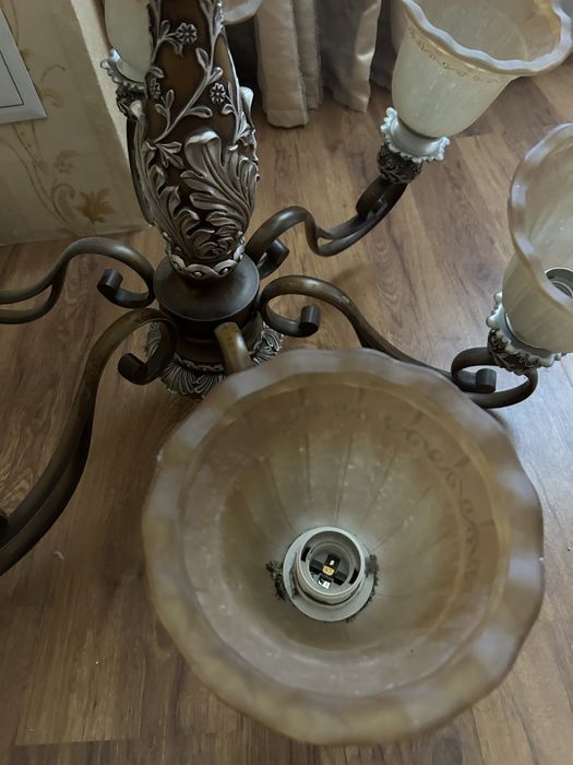 Продам люстру для зала