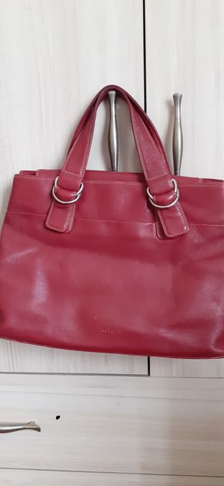 Червена кожена чанта