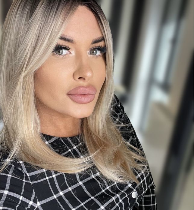 Peruca blonda cu suvite / ombre la radacina