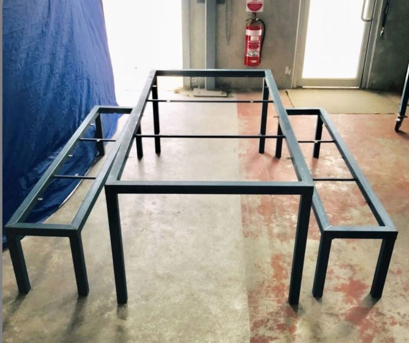 Изработка на маси и пейки изцяло от метал или от дърво и метал!