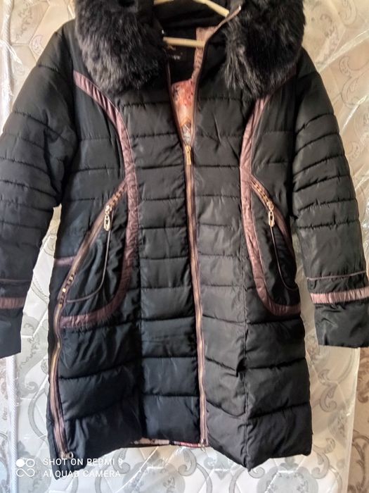 Куртка женская в хорошем состоянии размер46_48 с капюшоном