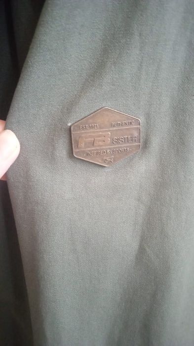 Продам джинсовую куртку Sister