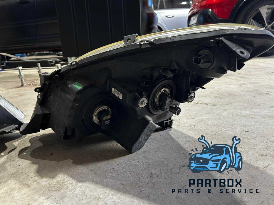 Десен фар за Toyota Corolla Verso 2008 facelift