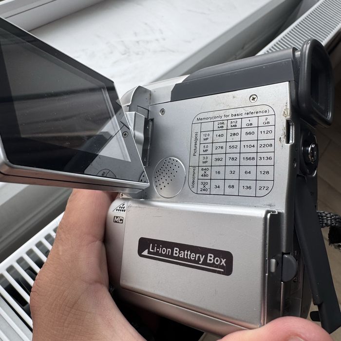 Видеокамера Sony типа VHS ретро реквизит