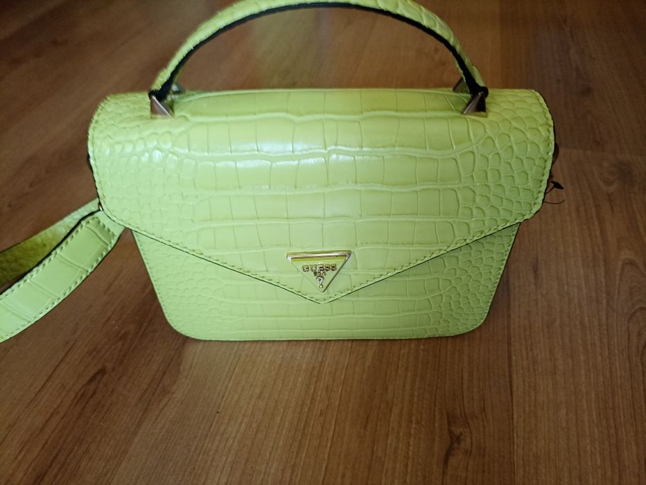Продавам  оригинална на 1000 процента стилна нова чанта на Guess