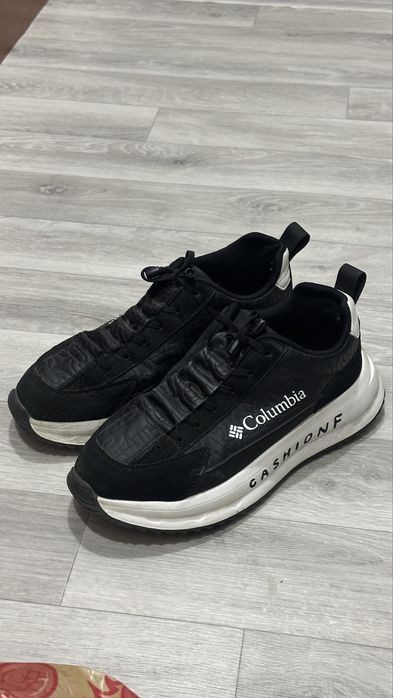 Продам кросовки б/у 39-40 р