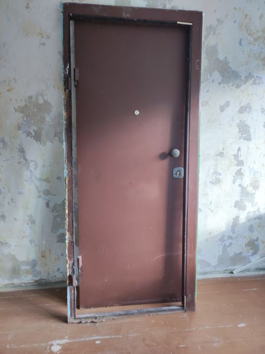 Продам железную дверь
