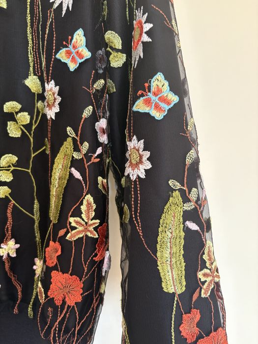 Яке с бродерия.