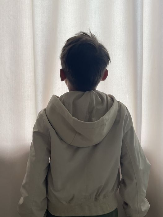 Бомбер-ветровка на девочк