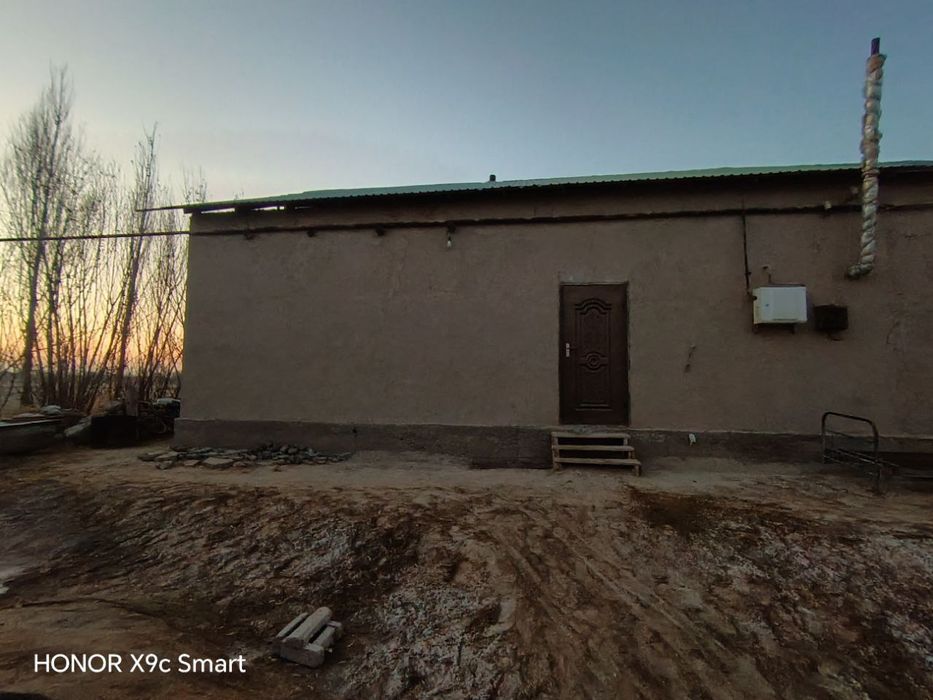 Uy satiladi baxasi 220 milion som