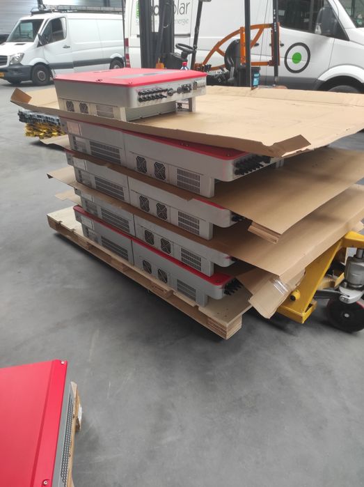 Соларнu инверторu Huawei Sun2000-60KTL-M0, Goodwe GW25K-DT и GW50KS-MT