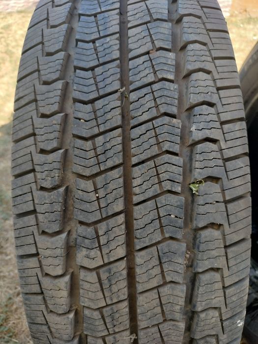 Vând 4 Anvelope 225/65/16C