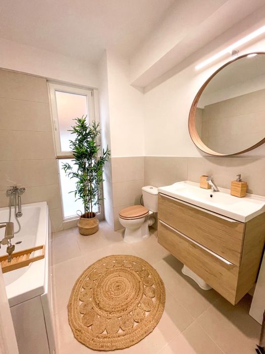 Apartament doua camere cu o curte privata deosebita de inchiriat !