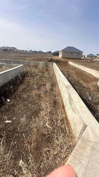 Жер сатылады, фундамент құйылған. Бағасы келісеміз