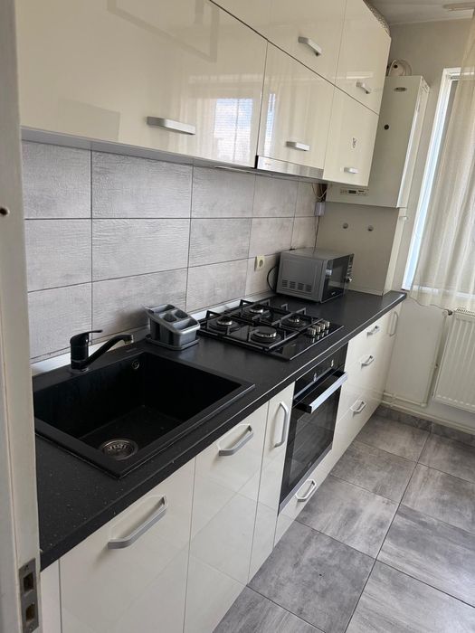 Inchiriez apartament central,mobilat si utilat