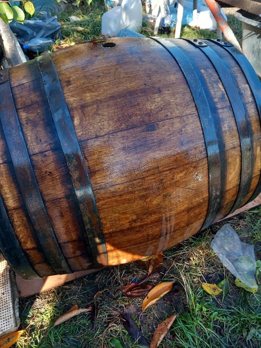 Butoaie pentru vin si storcator de struguri