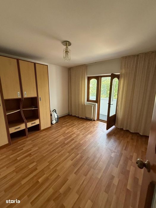 Apartament cu 4 camere decomandate, Obcini