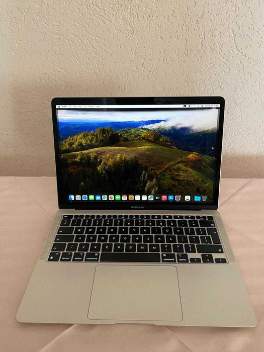 Apple MacBook Air 13,3 " M1  Model: A2337