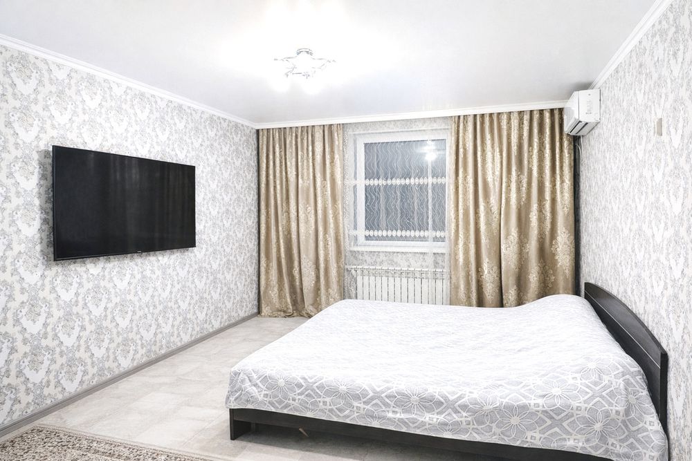 Посуточно 1-ком.кв., 8 мкр. 101 стрел.бригады 13/1, SMART TV