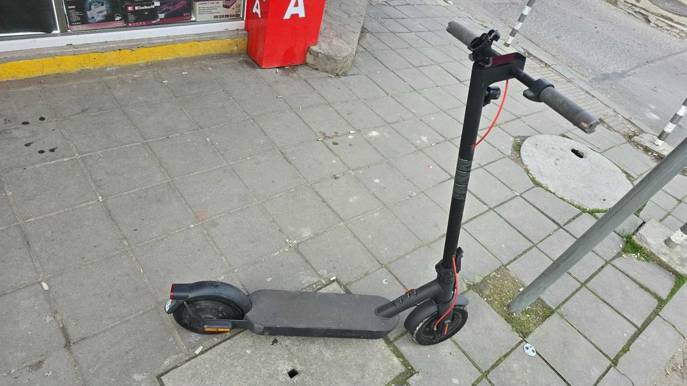 Електрическа тротинетка Xiaomi Mi Electric Scooter Pro 4