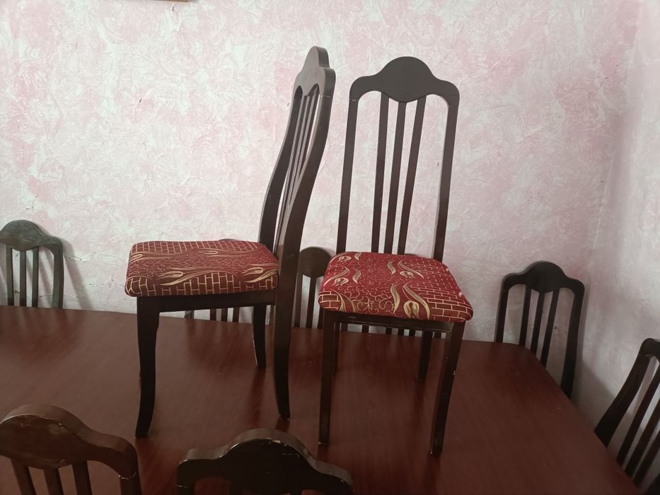 Стол и стулья сатылады Б/У