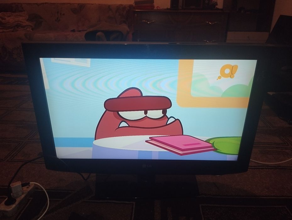 Продам  Жк телевизоры 106 и 82 см