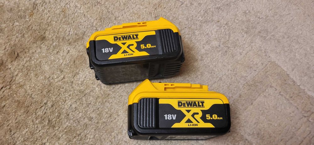DEWALT 5Ah  2 buc an 2024 si 2023  fuctionale