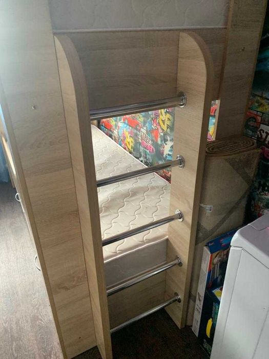 Двухъярусная кровать