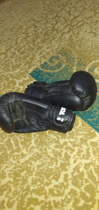 Продам боксерские перчатки