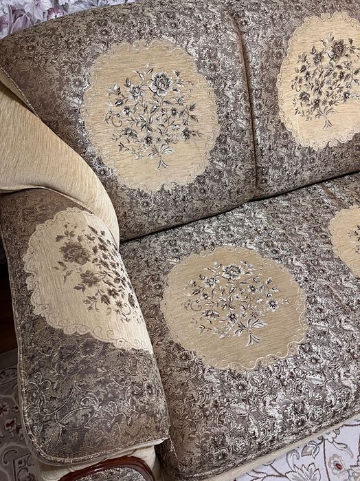 Продам диван в хорошем состоянии