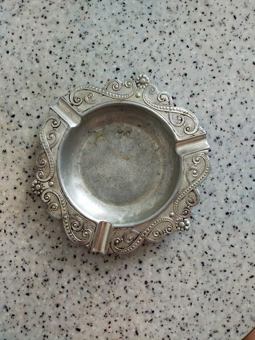 Продам пепельницу старинную