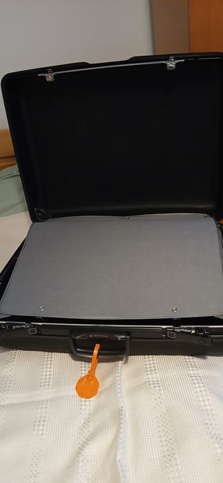 Valiză/troler mare Samsonite cu roți și tija de tragere , rigid